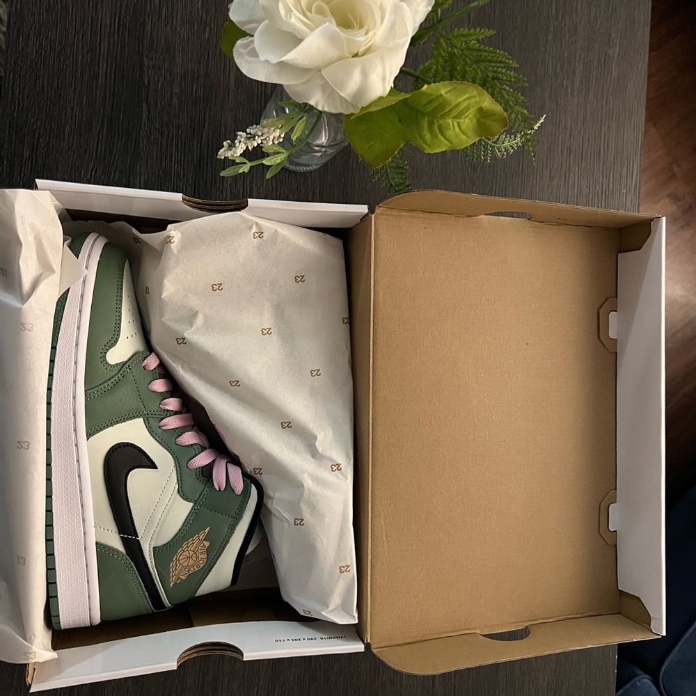 Air Jordan Mid SE 8W